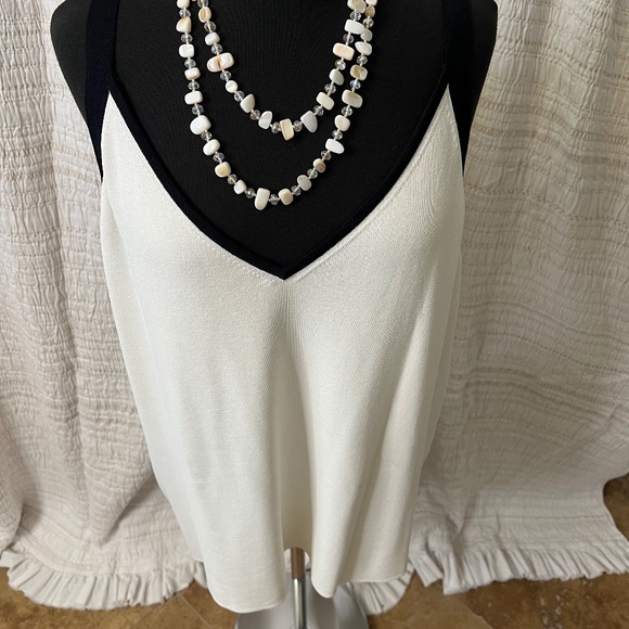 Sleeveless knit top - Picture 1 of 2